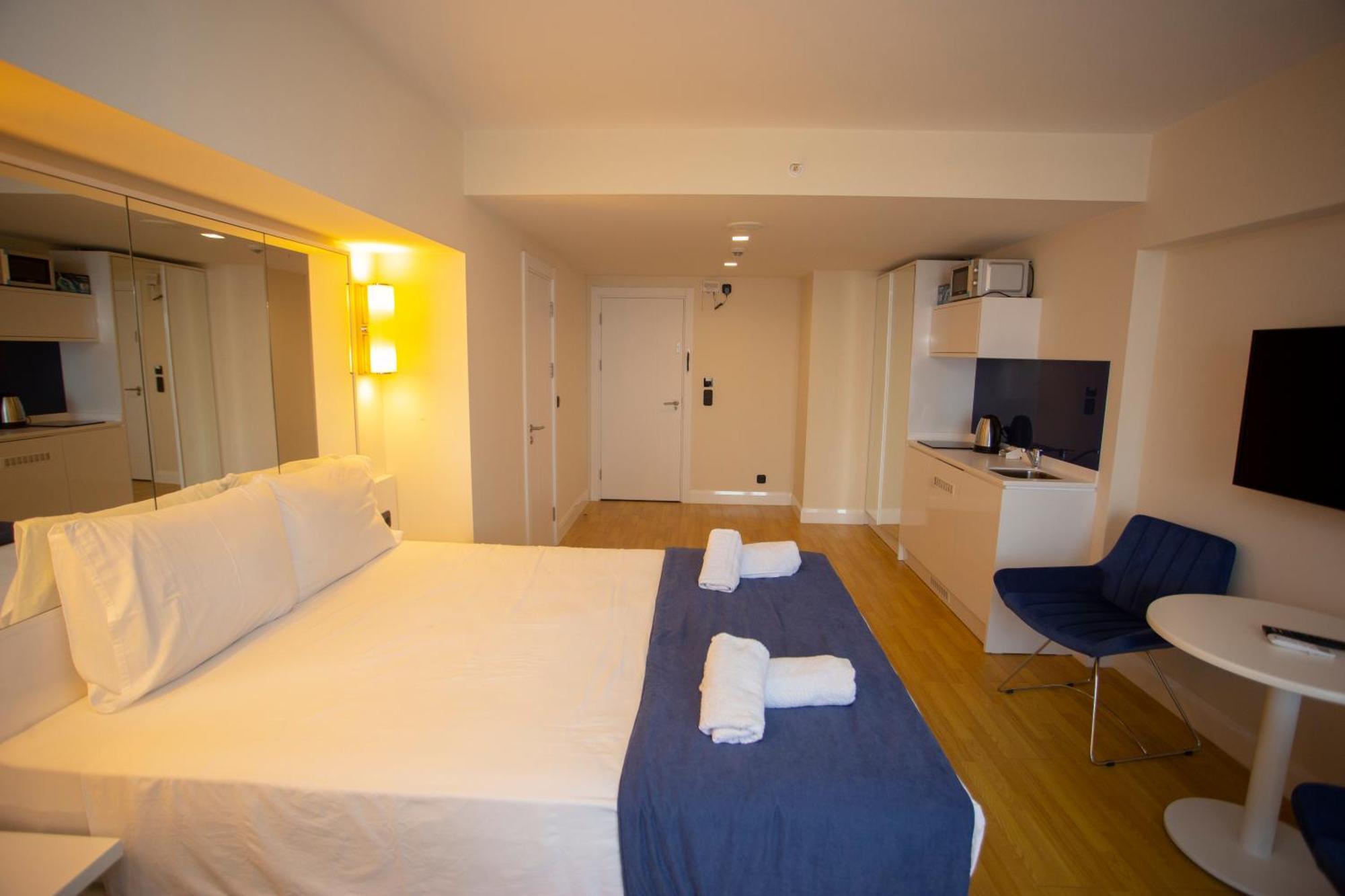 Luxsor & Gorgeous Sea Vlews Apartment Батуми Екстериор снимка