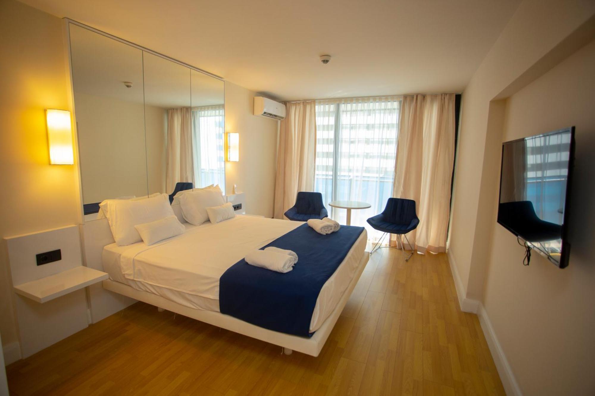 Luxsor & Gorgeous Sea Vlews Apartment Батуми Екстериор снимка
