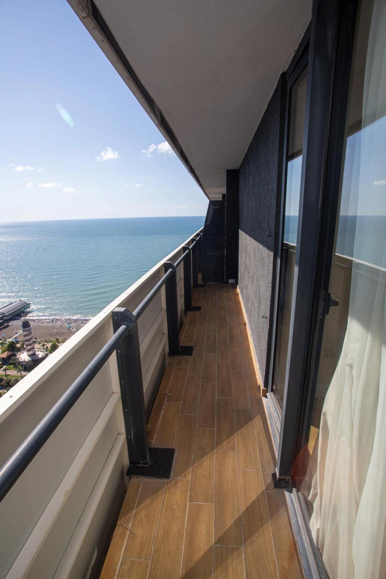 Luxsor & Gorgeous Sea Vlews Apartment Батуми Екстериор снимка