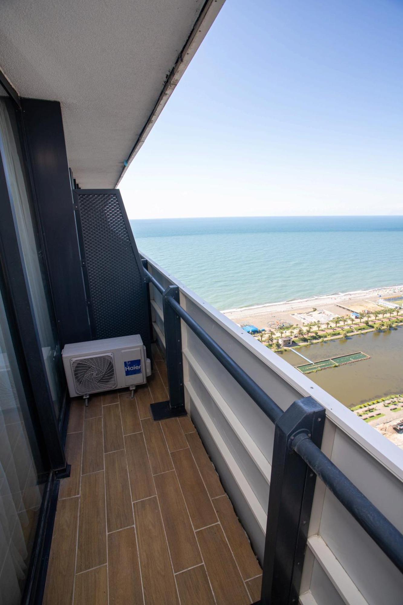 Luxsor & Gorgeous Sea Vlews Apartment Батуми Екстериор снимка