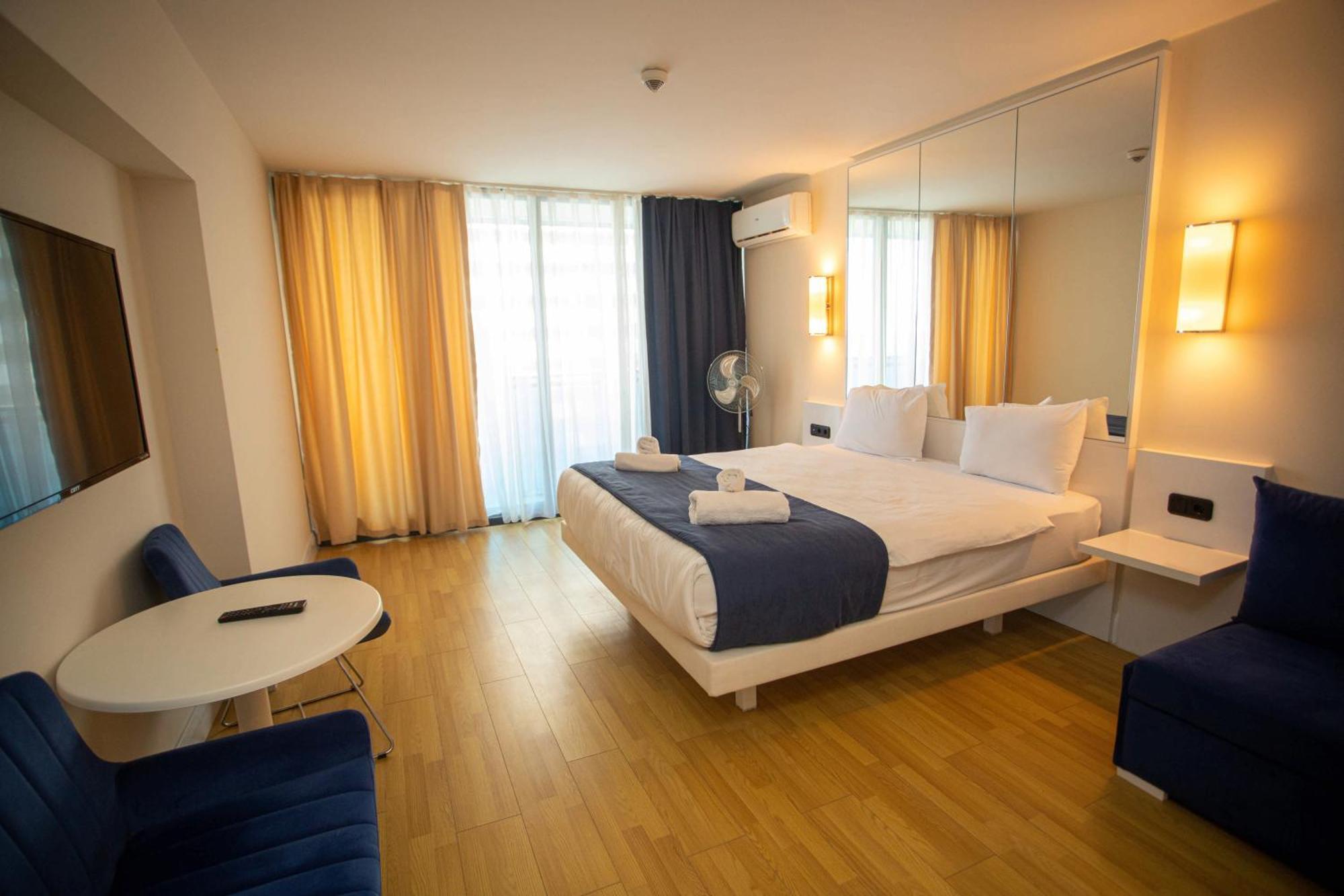 Luxsor & Gorgeous Sea Vlews Apartment Батуми Екстериор снимка