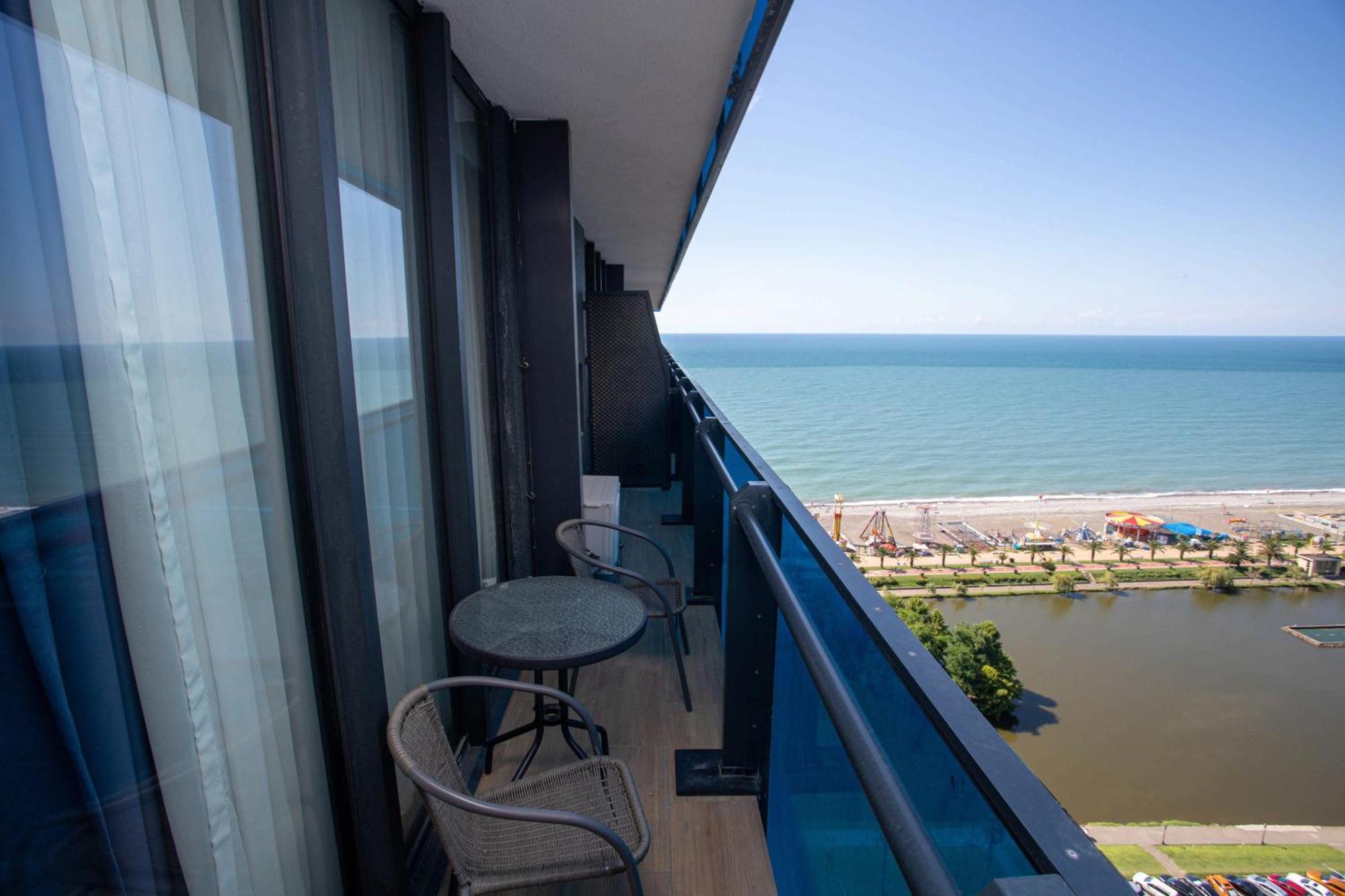 Luxsor & Gorgeous Sea Vlews Apartment Батуми Екстериор снимка
