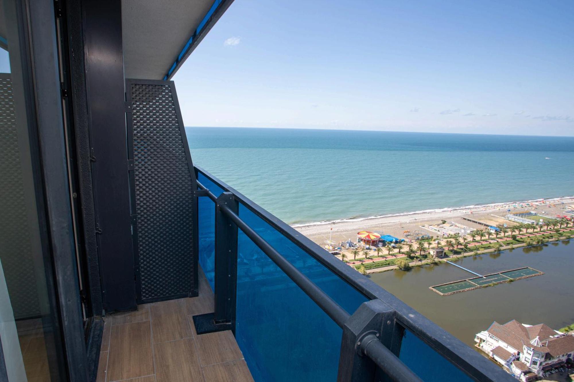 Luxsor & Gorgeous Sea Vlews Apartment Батуми Екстериор снимка