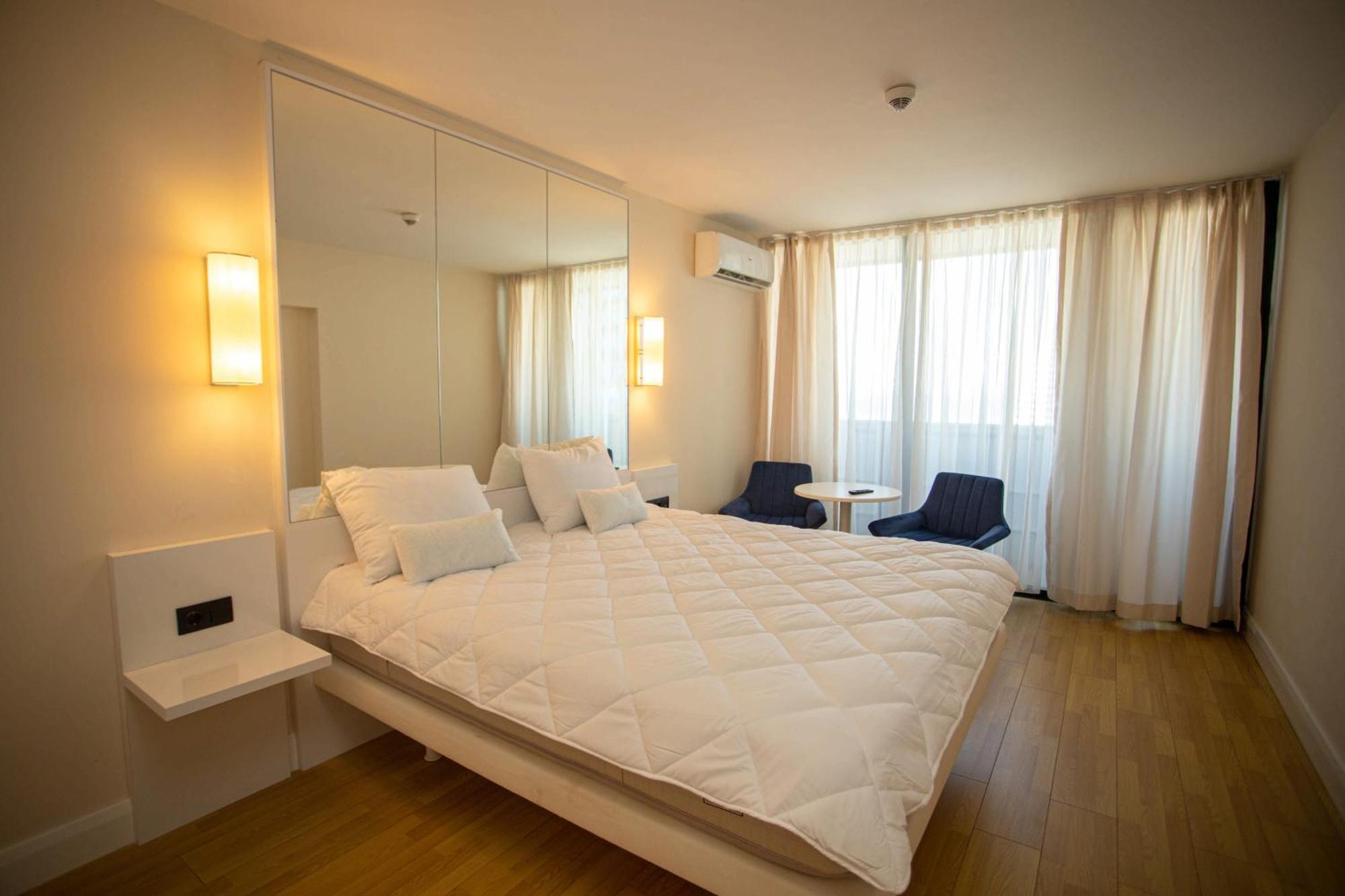 Luxsor & Gorgeous Sea Vlews Apartment Батуми Екстериор снимка